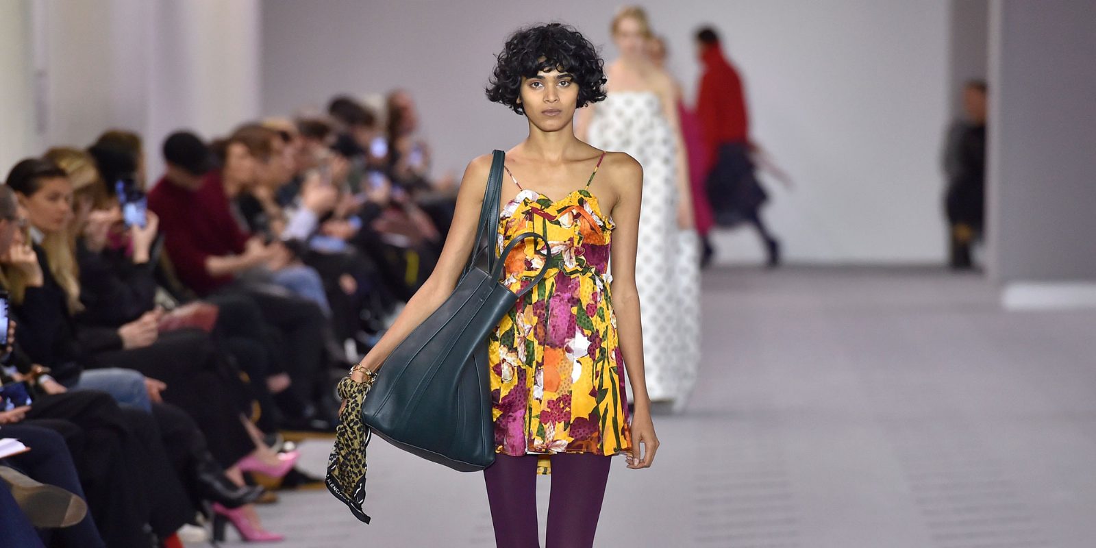 Зачем Balenciaga объединяет женскую и мужскую линии?