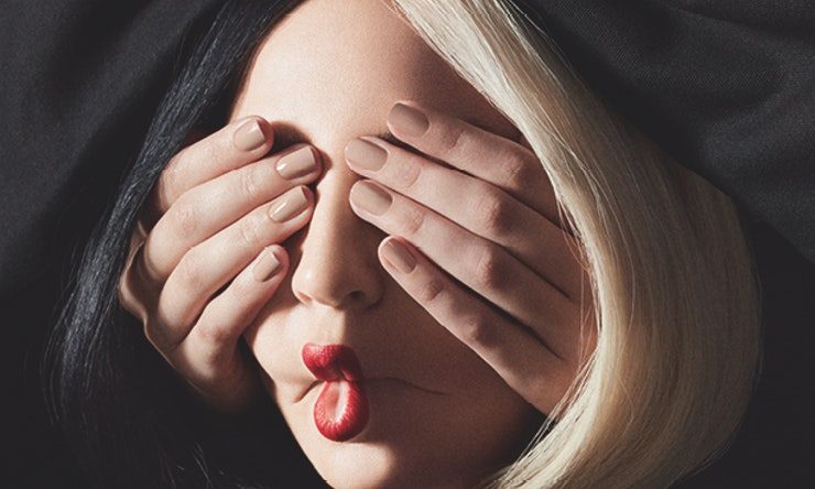 Sia представила благотворительную помаду M.A.C