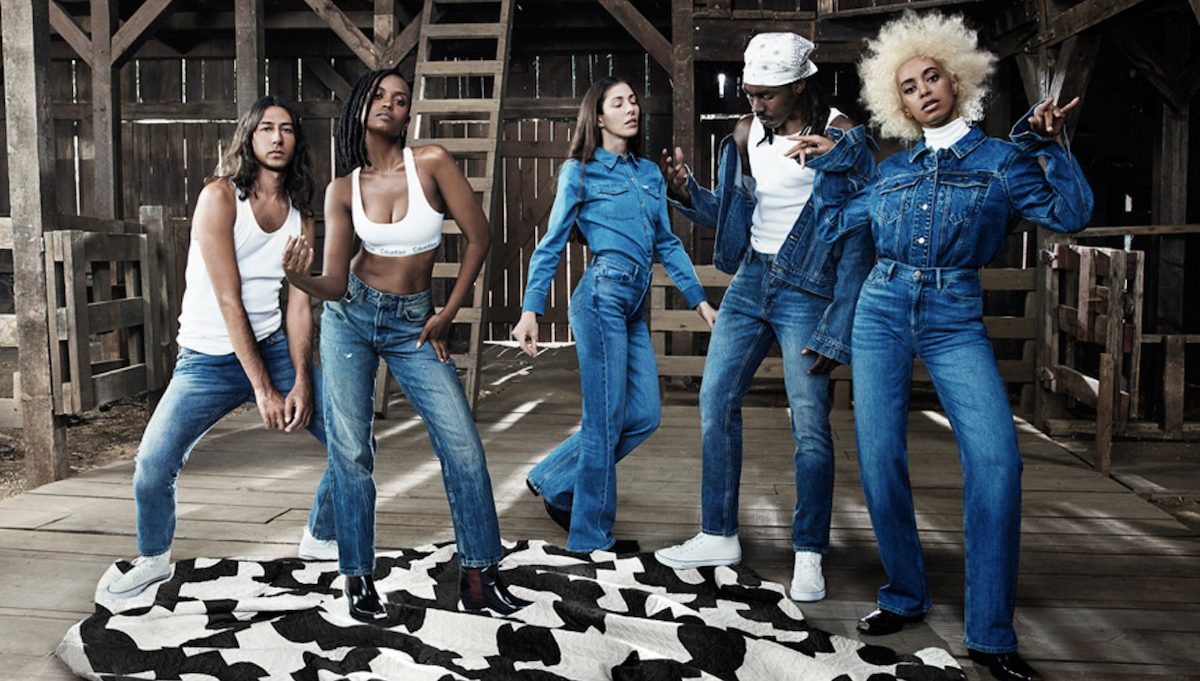 Как бренд Calvin Klein поздравил жителей Нью-Йорка с Рождеством?