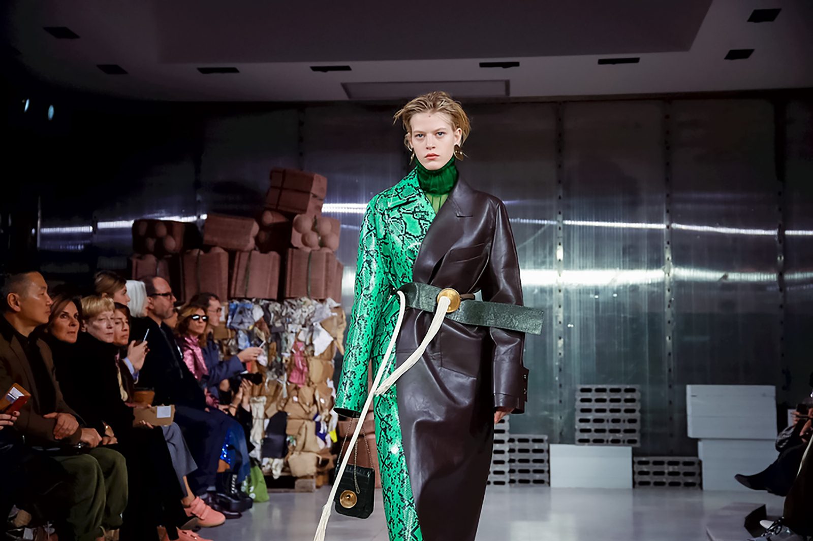 Взрывные цвета и архитектурный крой в коллекции Marni FW'18/19