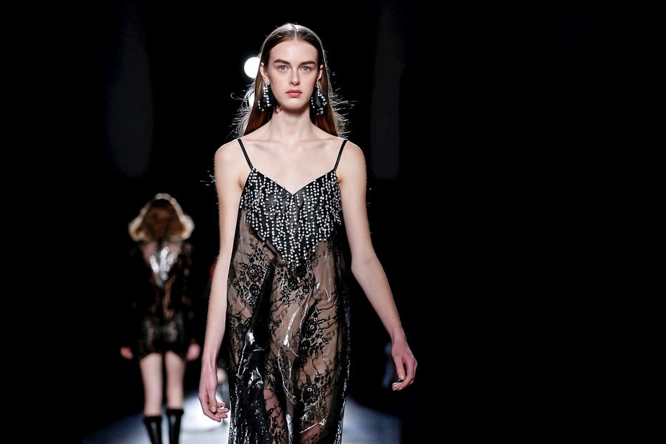Сексуальный подтекст в коллекции Christopher Kane FW’18/19