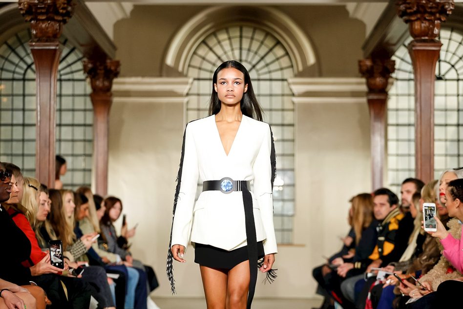 20 лучших образов с показа David Koma FW’18/19