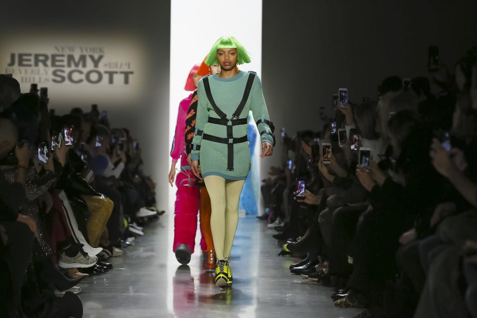 Научная фантастика и яркий мех: коллекция Jeremy Scott FW’18/19