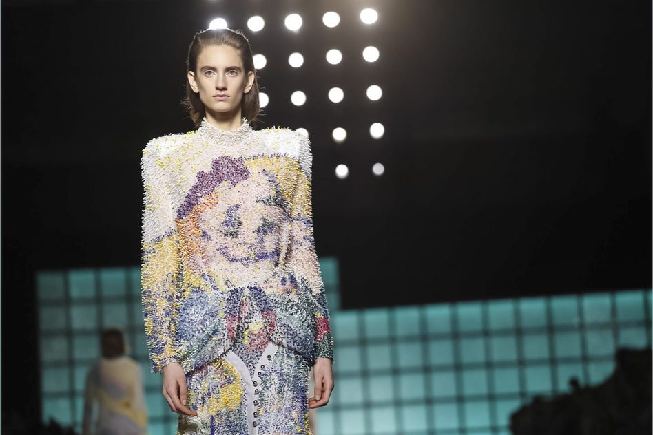 Изобилие искусства и домашний интерьер в коллекции Mary Katrantzou FW’18/19