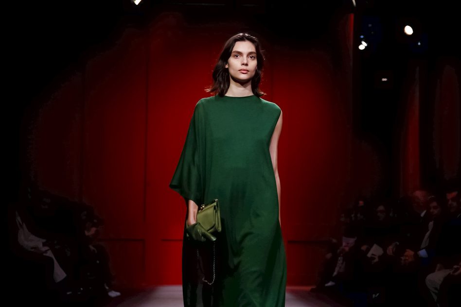 Простота силуэтов и монохромность в коллекции Salvatore Ferragamo FW’18/19