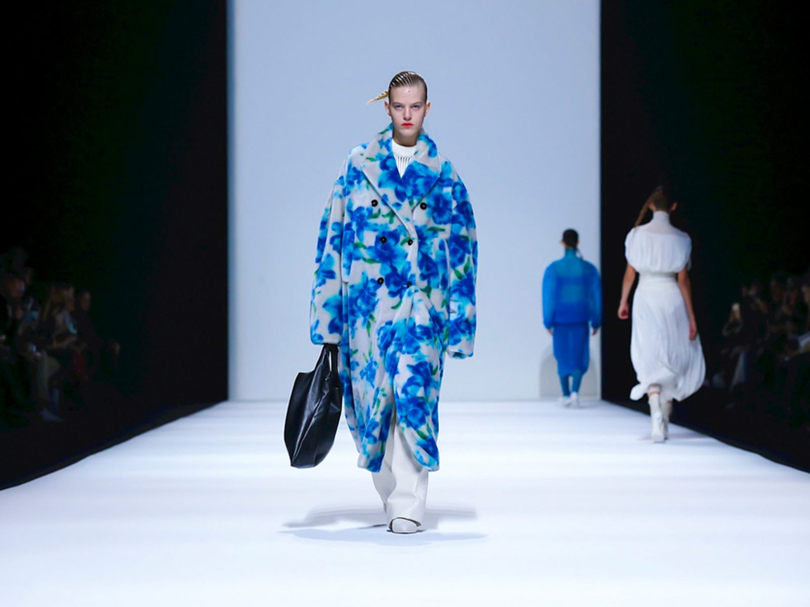 Нескучный минимализм: 30 лучших образов в коллекции Jil Sander FW’18/19