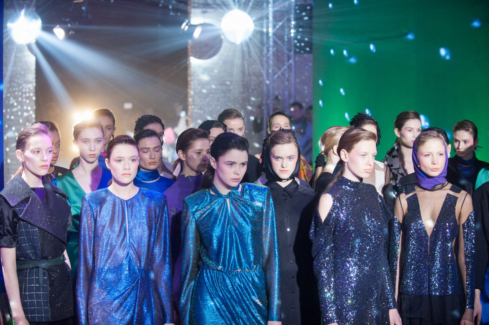 Биолюминесценция и зарождение клубной культуры в коллекции Poustovit FW’18/19 на UFW