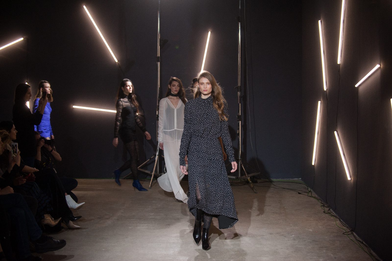 Эклектика 2000-х и соблазн 1970-х: коллекция ELENAREVA FW'18/19 на UFW