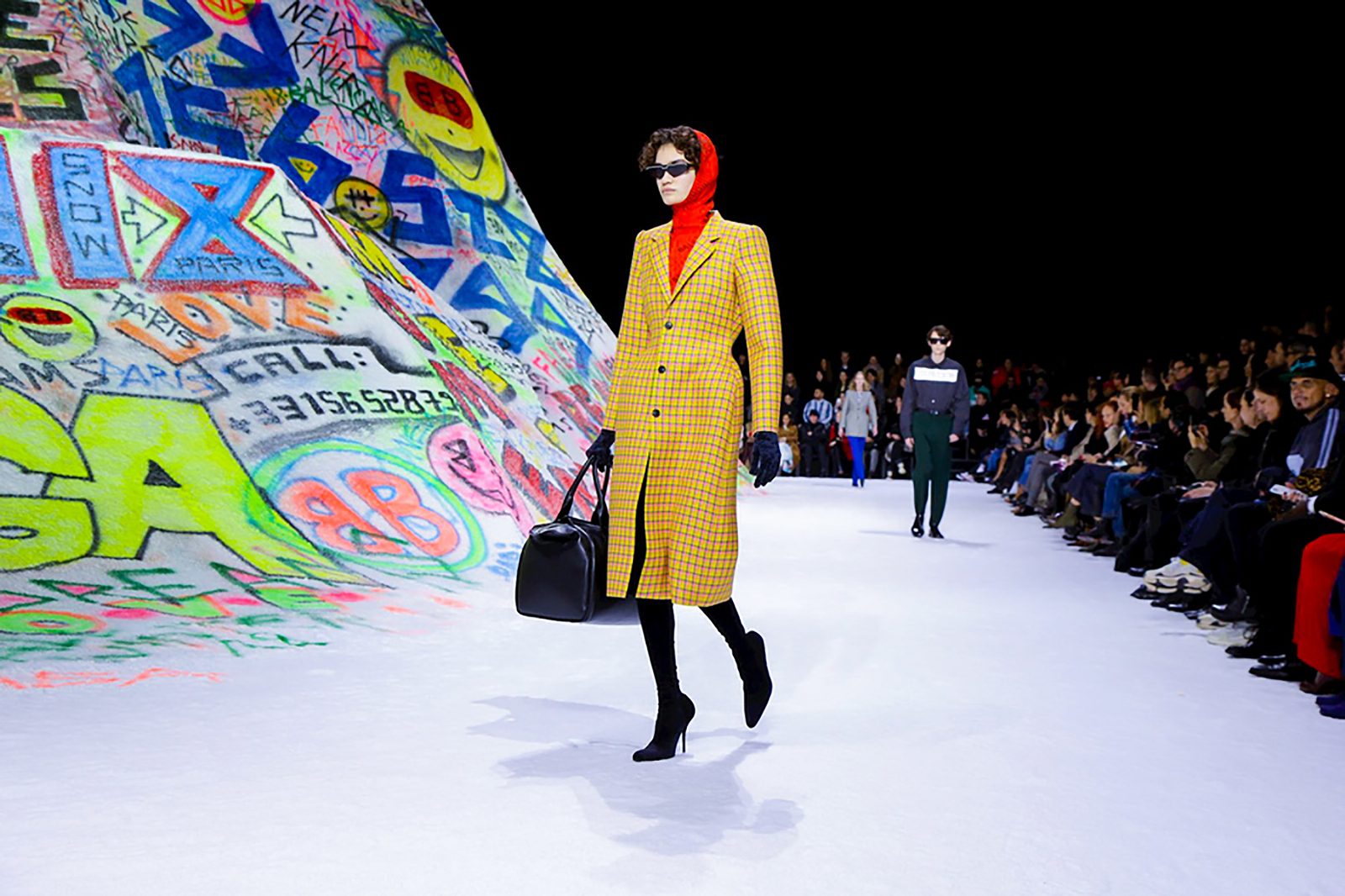 Граффити, многослойность и color-blocking в коллекции Balenciaga FW'18/19