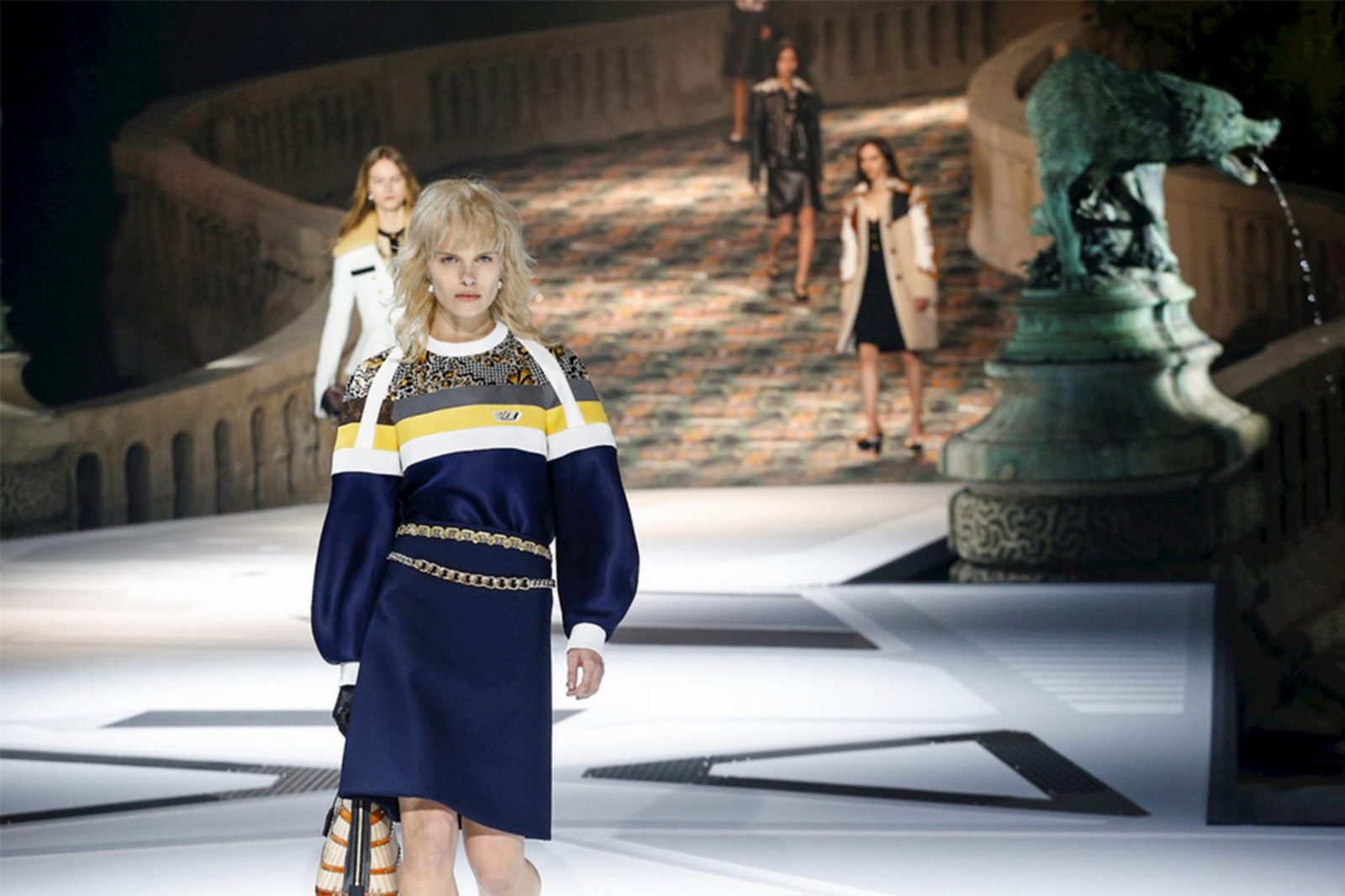 Императорская эстетика и футуризм в коллекции Louis Vuitton FW’18/19