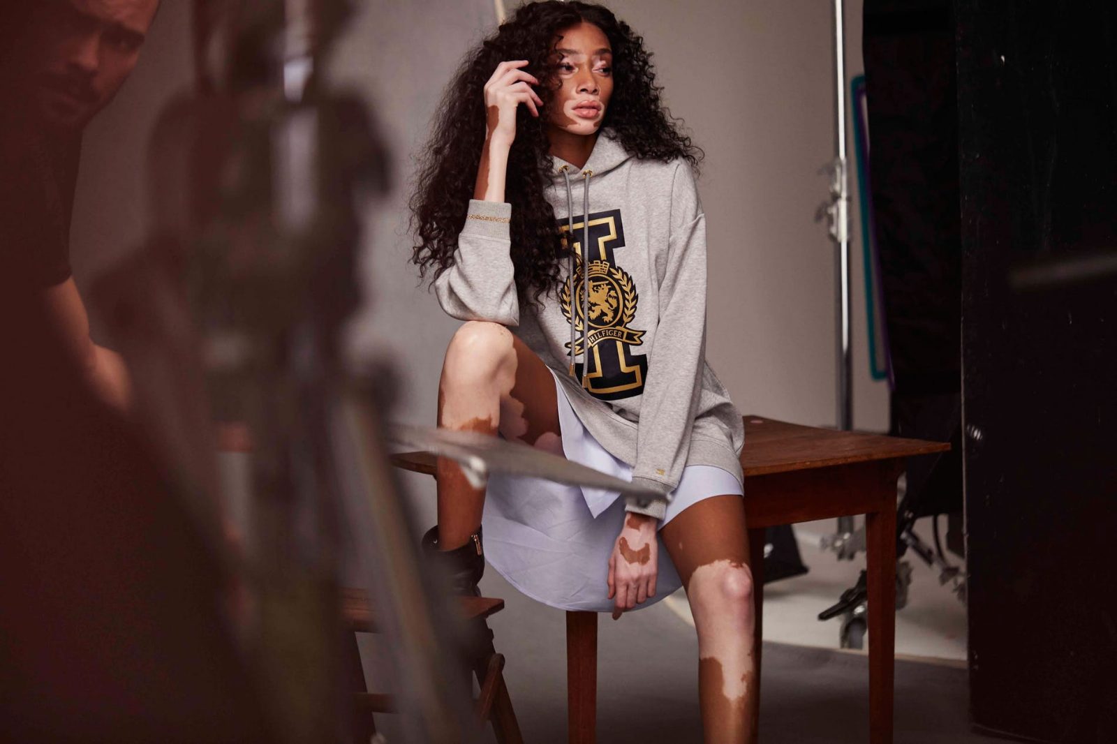 1527171424177237-Winnie-Harlow-Tommy-Icons-Sweater-BTS-Fall-18-Low-Res