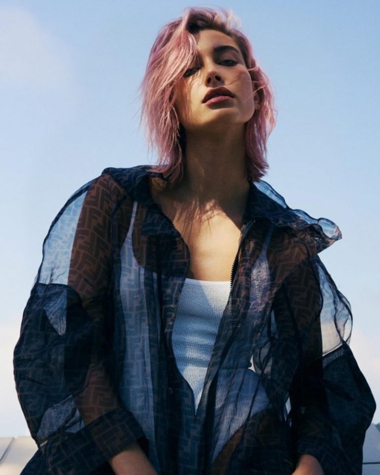Hailey-Baldwin-Pink-Hair04-768x960