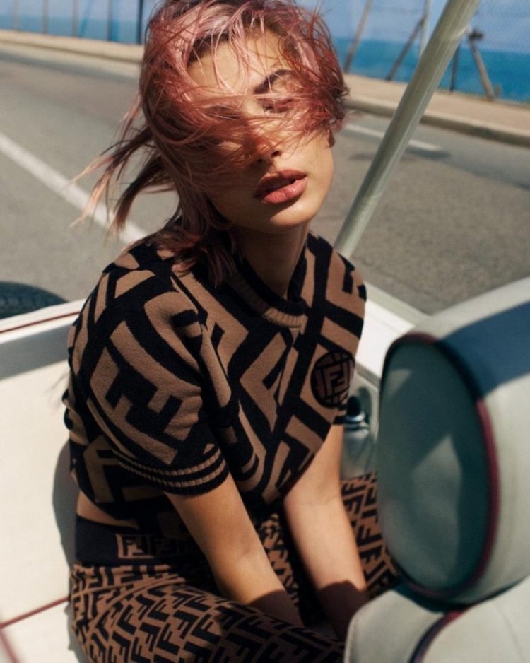 Hailey-Baldwin-Pink-Hair08-768x960