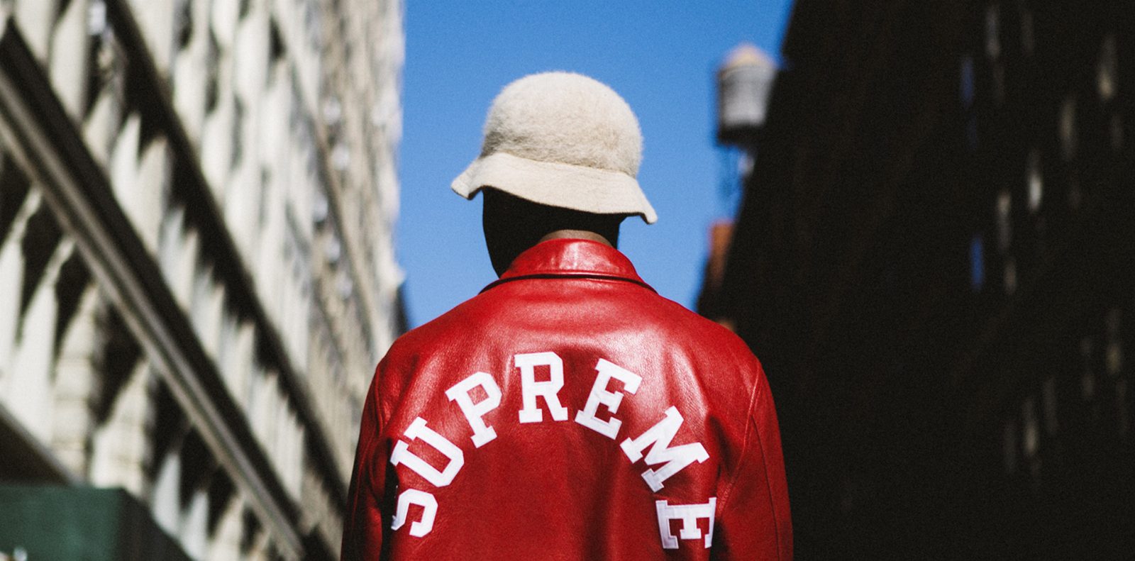 Вещи Supreme выставят на аукцион
