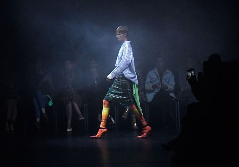Balenciaga назвали самым быстро растущим брендом в концерне Kering