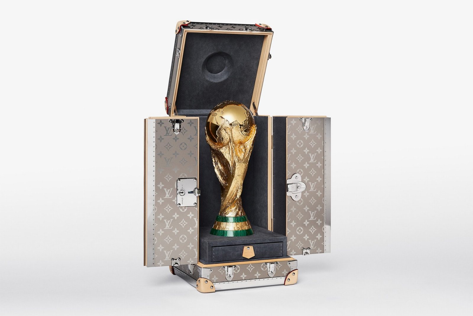 louis-vuitton-2018-fifa-world-cup-trophy-case-1