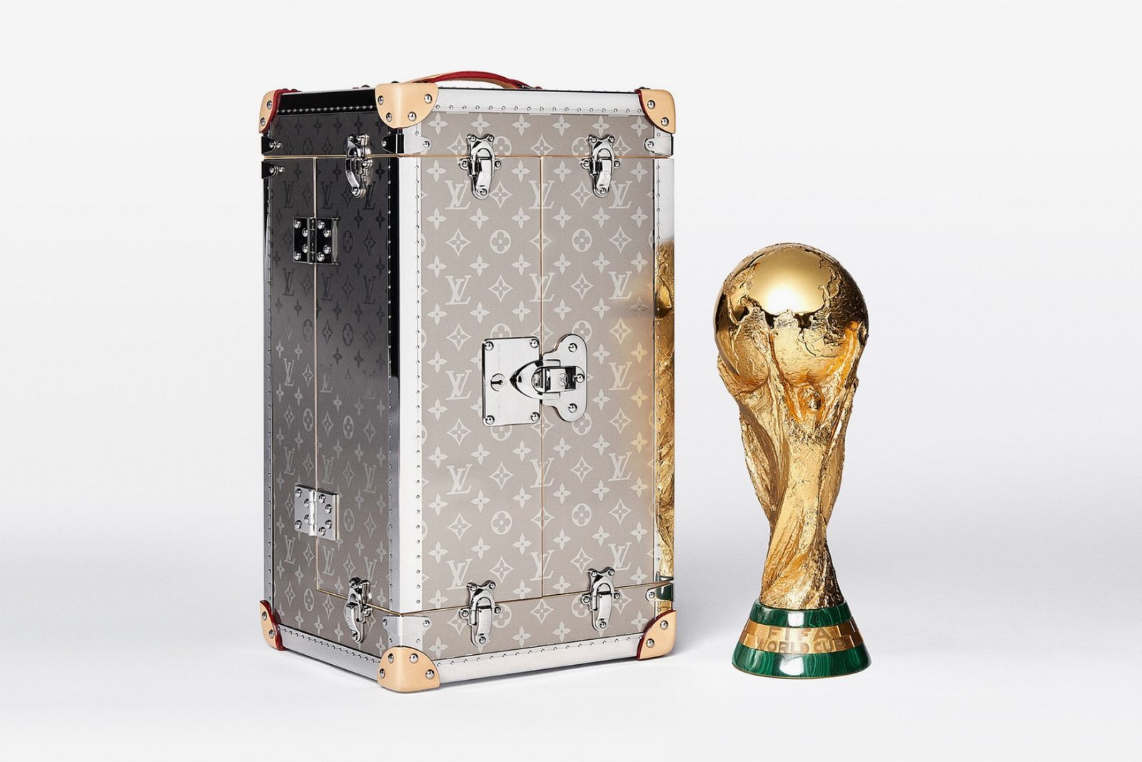 Louis Vuitton создал футляр для кубка чемпионата мира по футболу – 2018