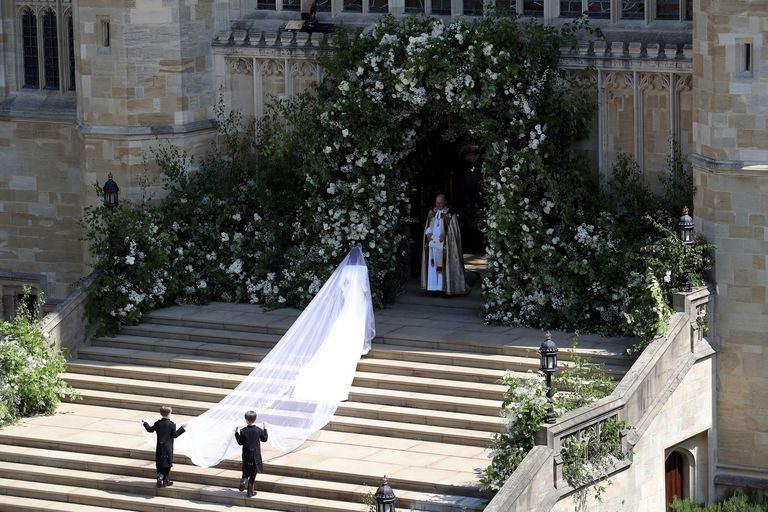 meghan-markle-wedding-dress-givenchy-1526729394
