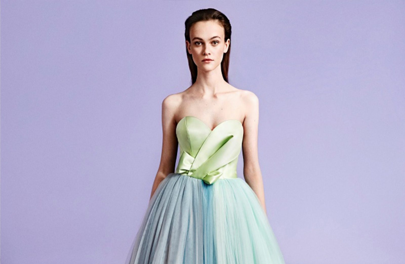 Цветочная вышивка, пайетки и пышные юбки в коллекции Viktor & Rolf Resort 2019