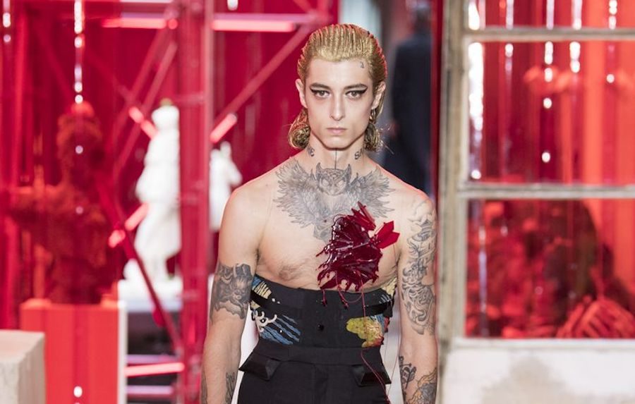 Виниловые брюки, кимоно и корсеты в коллекции Maison Margiela Menswear SS'19