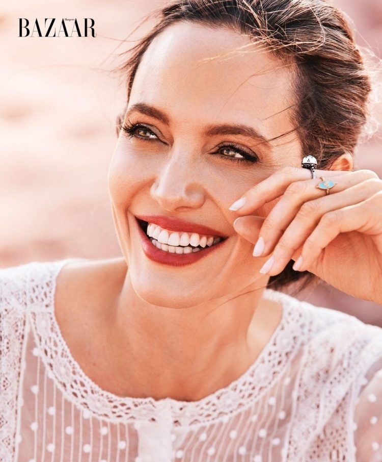 hbz-november-2017-angelina-jolie-03-1507052363-750x906