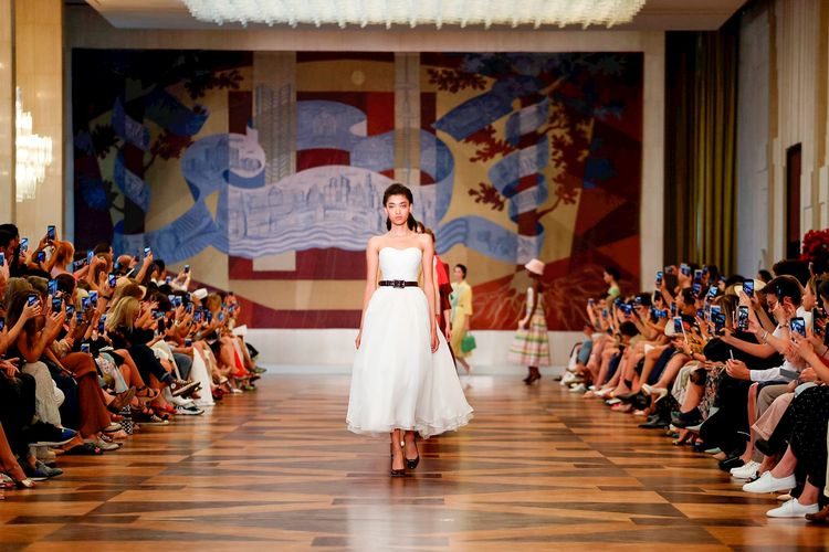 Молодые дебютантки в кутюрной коллекции Ulyana Sergeenko Fall 2018