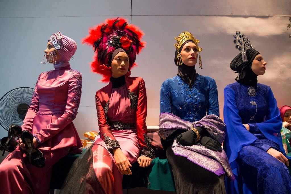 Contemporary Muslim Fashions: мусульманская мода покоряет мир
