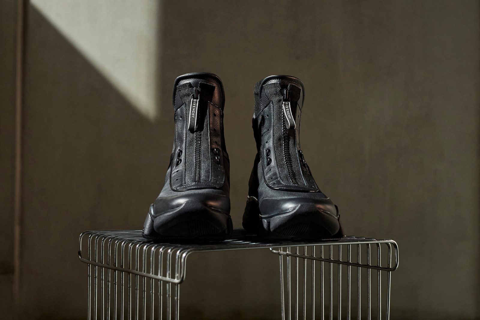 https_hypebeast.comimage201808givenchy-clare-waight-keller-jaw-sneaker-2
