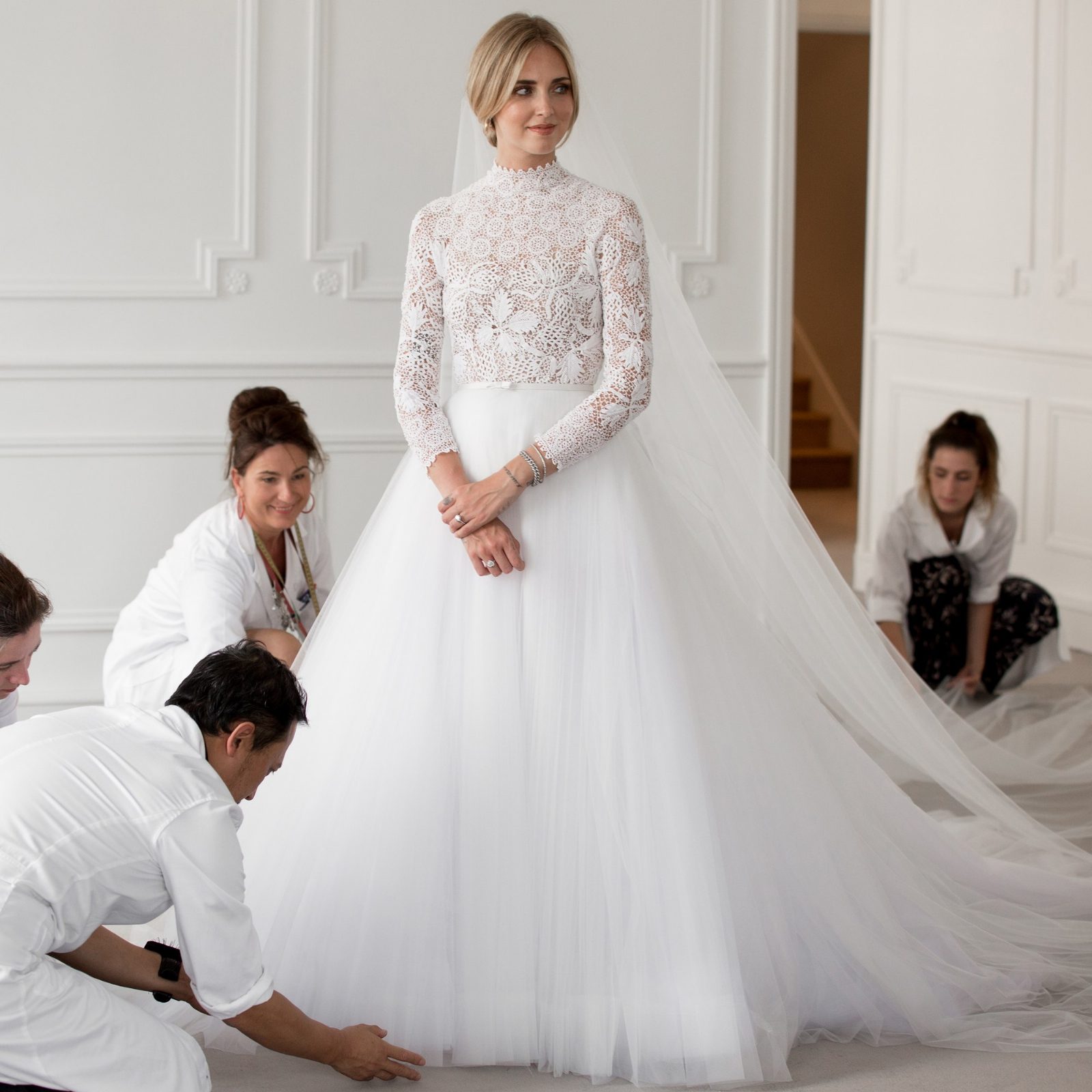 00-promo-image-chiara-ferragni-wedding-dress-fitting