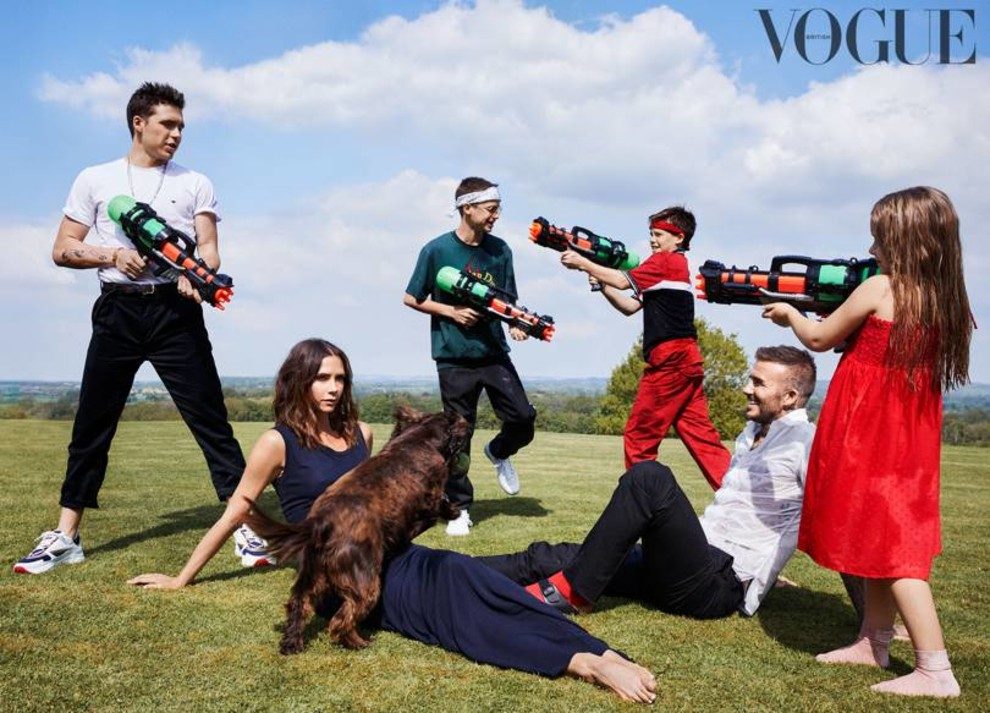 Виктория Бекхэм с семьей на обложке британского Vogue