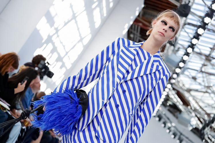 Иллюзия женственности в коллекции Dries Van Noten SS'19