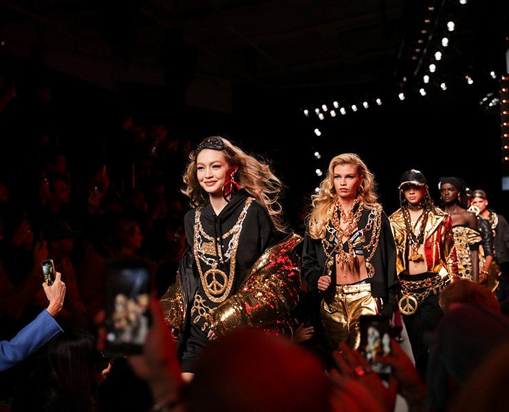 Золотая лихорадка: чем запомнился показ Moschino x H&M в Нью-Йорке?