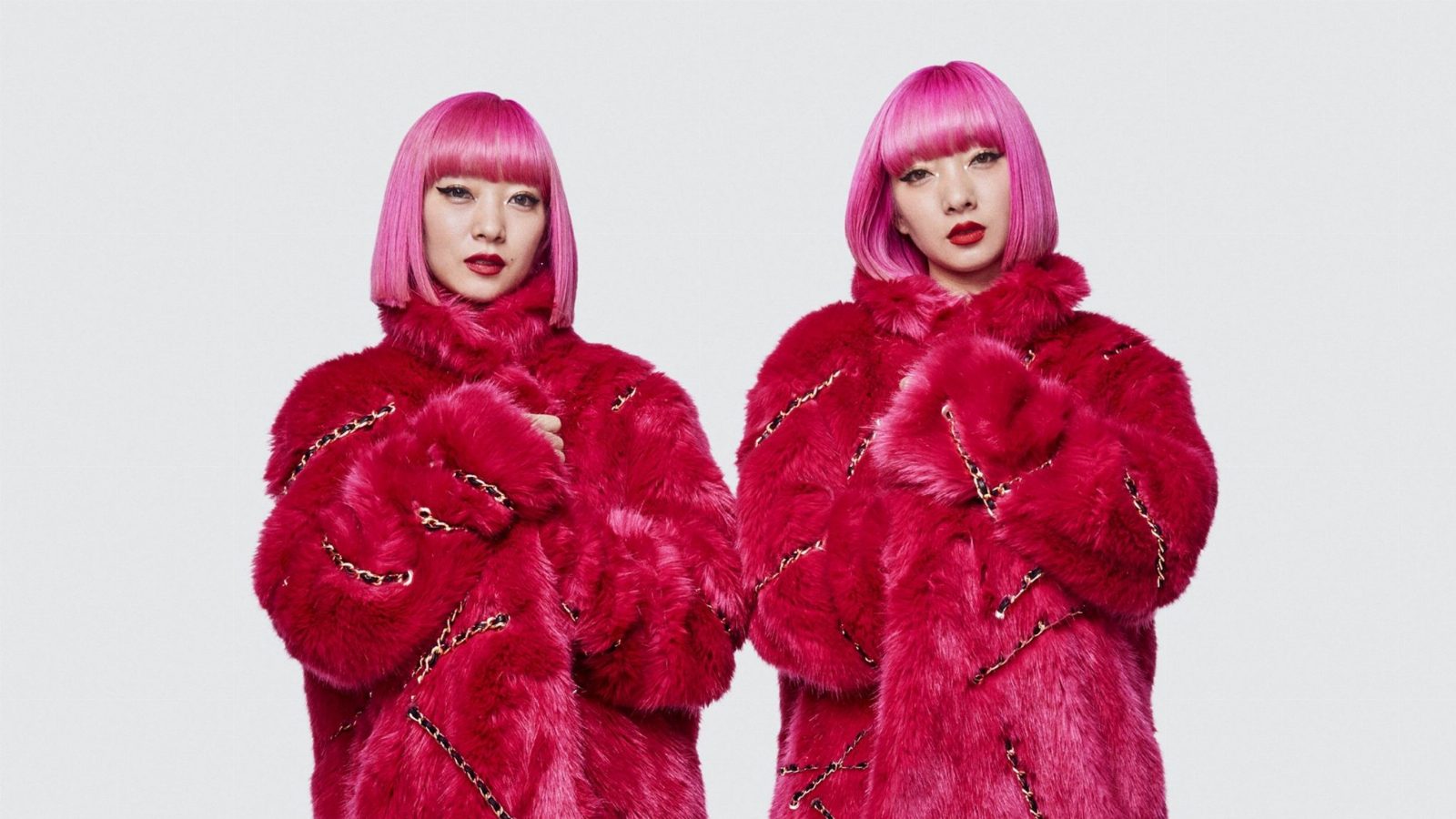 Все образы из коллекции Moschino X H&M