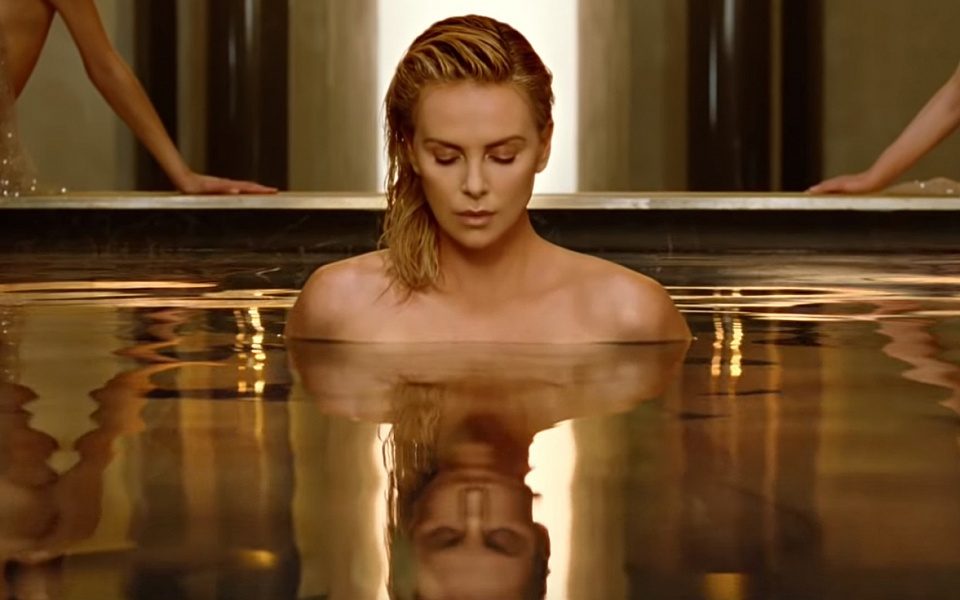 43-летняя Шарлиз Терон снялась в кампейне нового аромата от Dior
