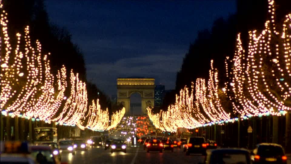 586067303-champs-elysees-arc-de-triomfe-christmas-lights-street-lighting