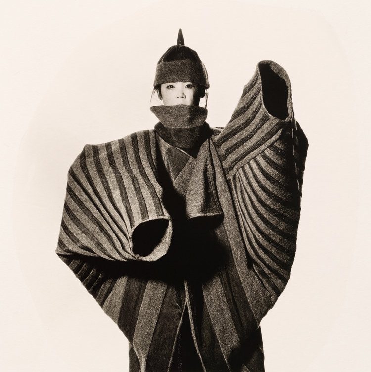 issey_miyake_onion_flower_bud_coat_new_york_1987