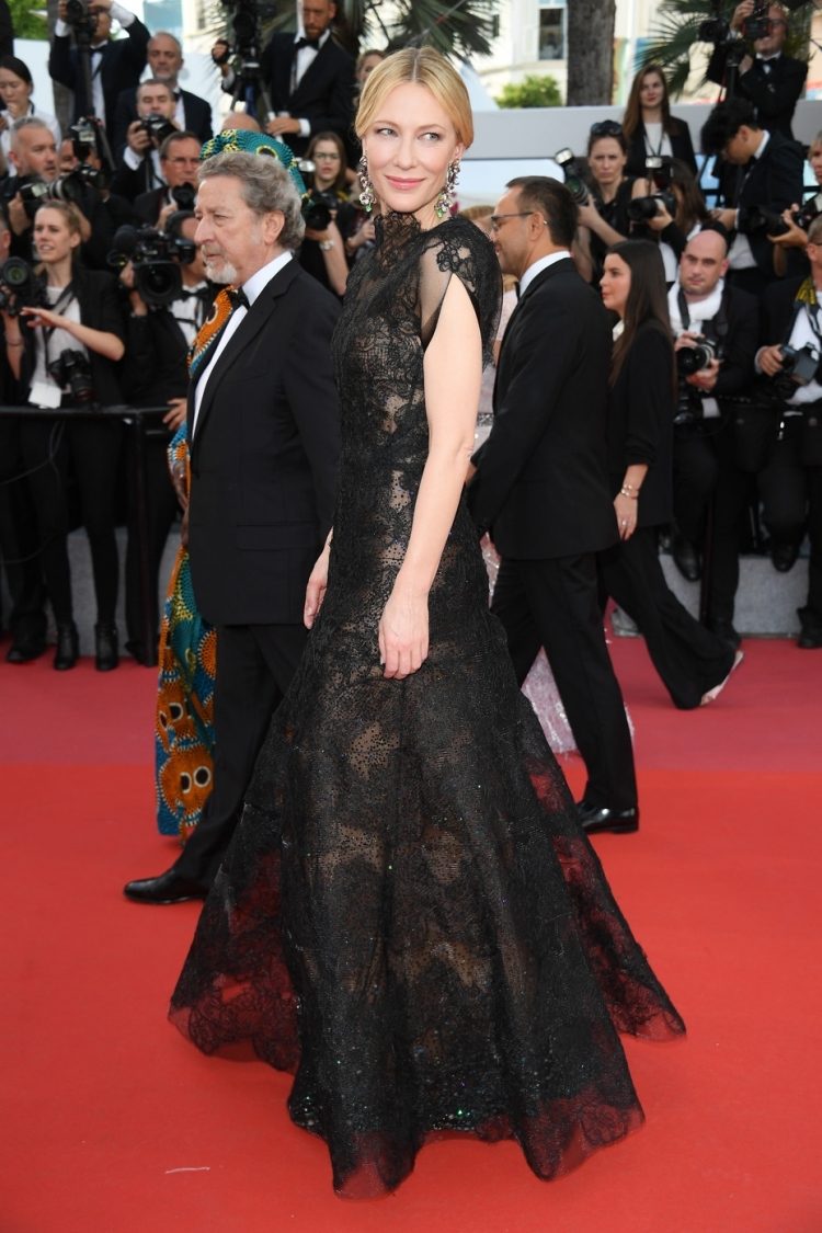 cate_blanchett_cannes_-_getty_-_embed-750x1125