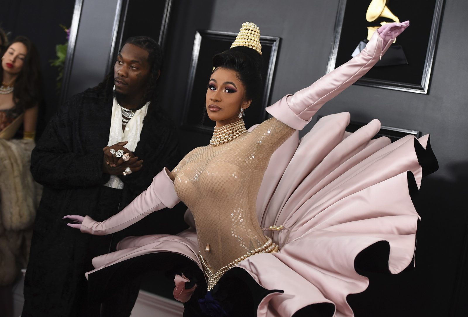 История скандального платья Карди Би на премии Grammy 2019