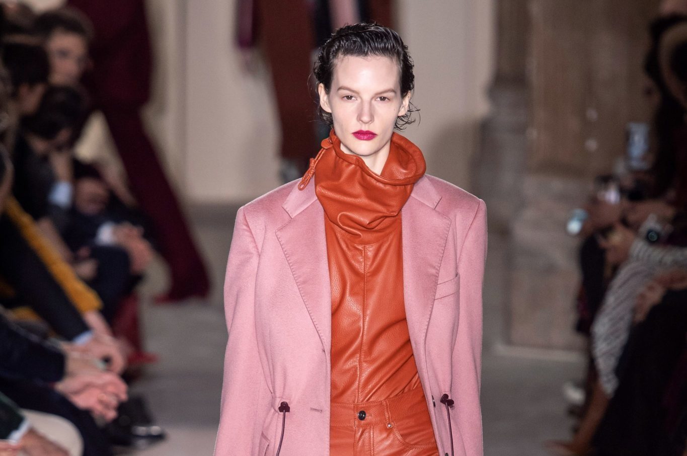 Кожа во всех цветах и интерпретациях на показе Salvatore Ferragamo Fall 2019