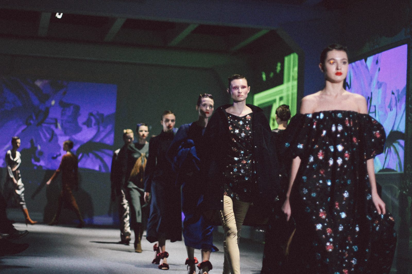 Ускользающая красота: детали коллекции Lake Studio FW'19/20 на UFW
