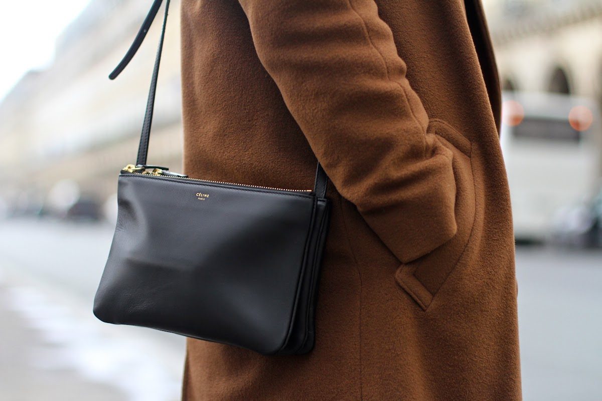 clochet-paris-celine-trio-bag-vintage-long-coat-adidas-stan-smith-white-trousers-outfit-street-style-12