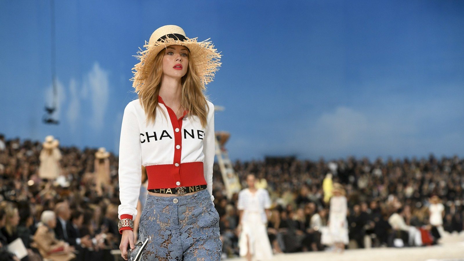 «Я все рисую сам». В новой книге Chanel появится интервью Карла Лагерфельда