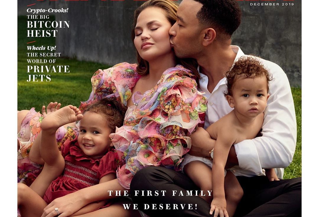 Семейная идиллия: Крисси Тейген и Джон Леджент с детьми на обложке Vanity Fair