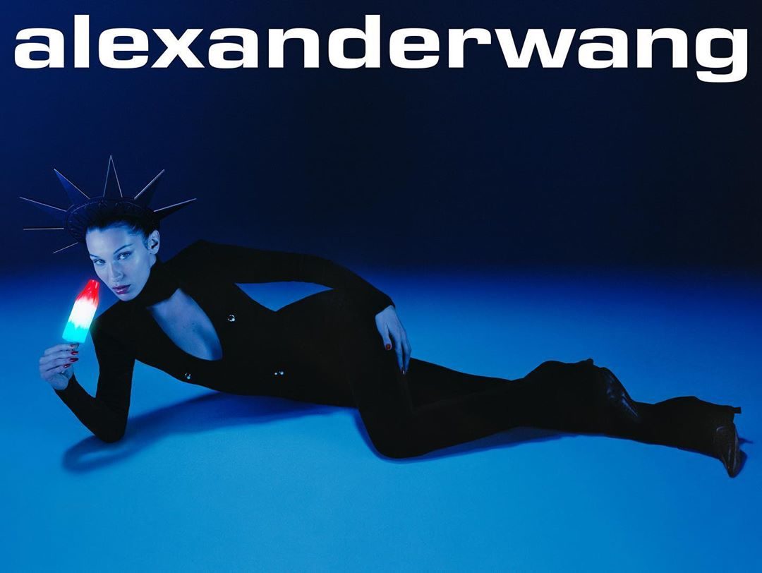 Белла Хадид копирует статую Свободы в новой кампании Alexander Wang