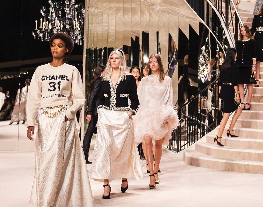 Chanel и Farfetch создали виртуальный бутик будущего