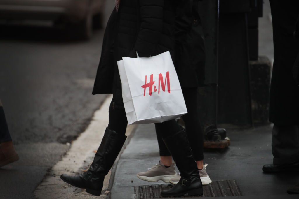 У H&M новое партнерство – бренд будет поддерживать беженцев