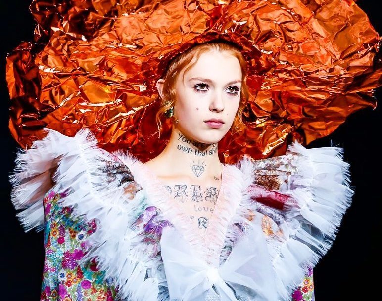 Viktor&Rolf Haute Couture: пэчворк, золотые шляпы и готические татуировки