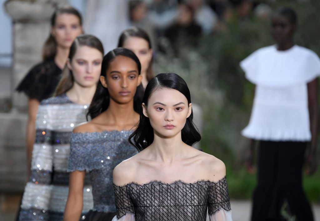 Юная Коко Шанель в образах коллекции Chanel Haute Couture