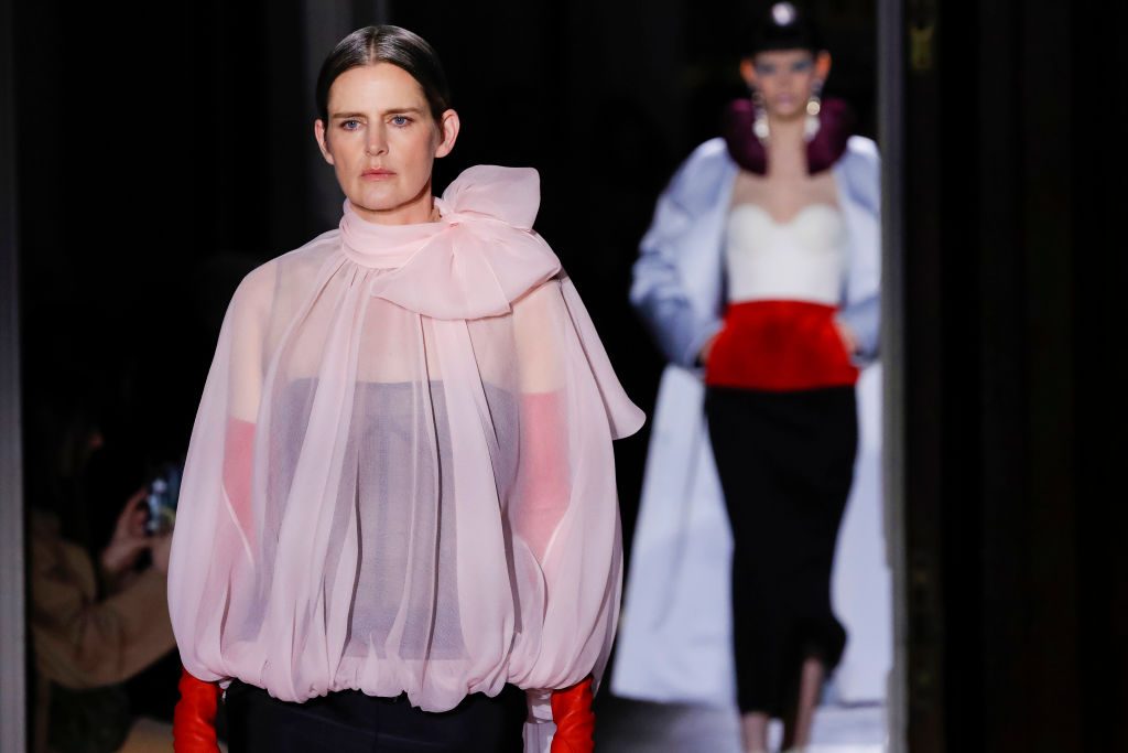 Valentino Haute Couture: подсознательный мир Пьерпаолло Пиччоли в абстрактных принтах и необычных формах
