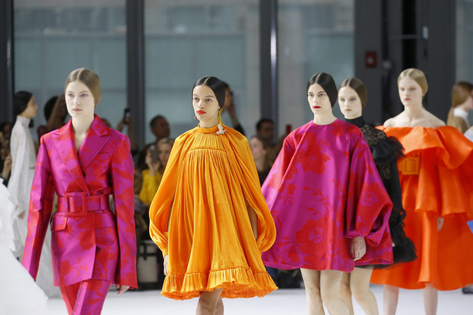 Carolina Herrera FW'20: концепция «широкого жеста» от Уэса Гордона